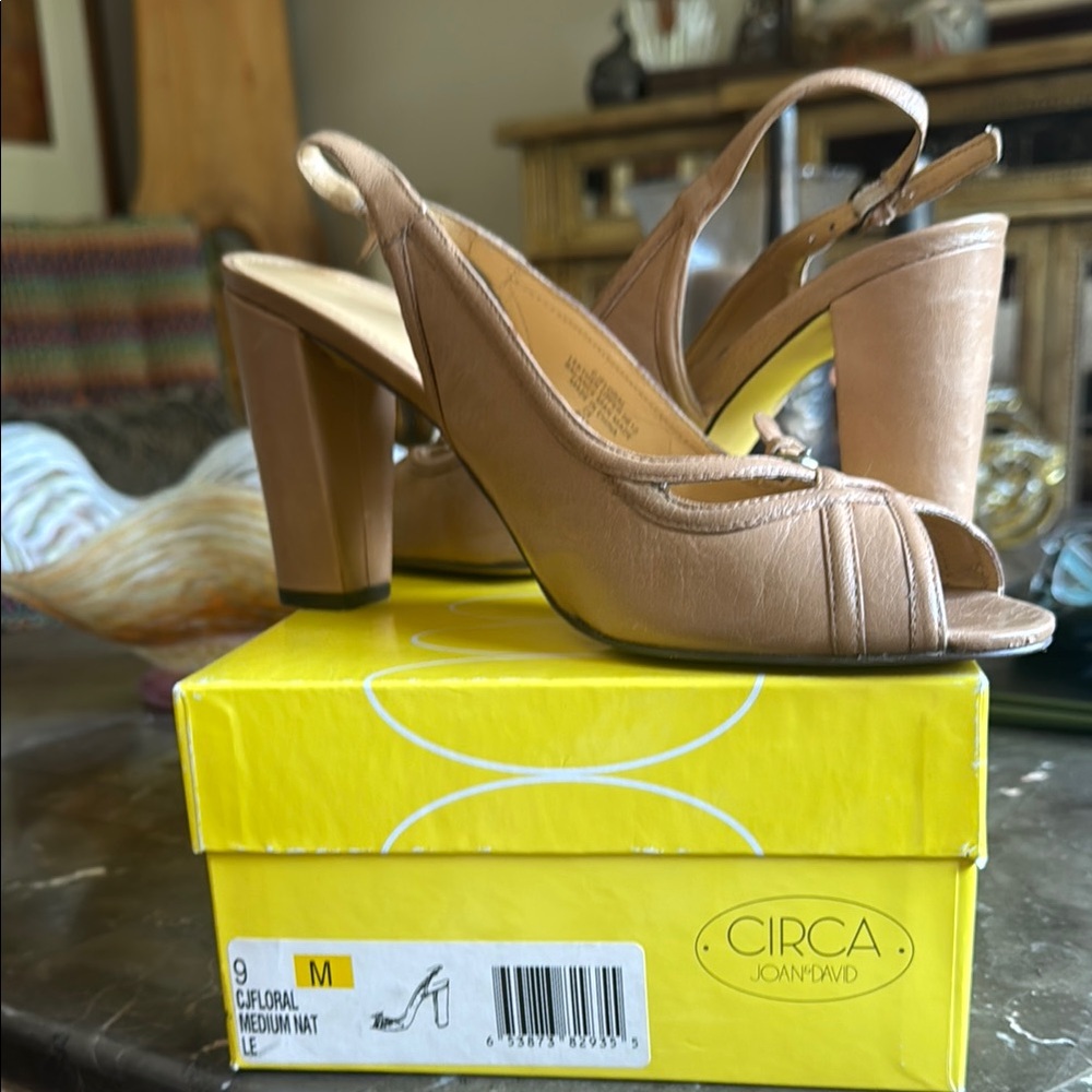 CIRCA Joan & David | Neutral 90’s Era Vintage Slingback Peep  Toe Heels